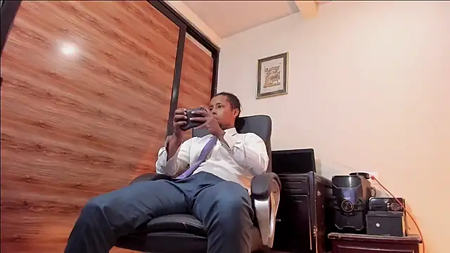 AlejoKhalifa  online show from March 26, 2026, 11:57 pm