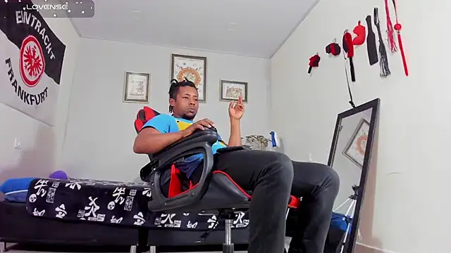 AlejoKhalifa  online show from November 10, 2025, 7:35 am