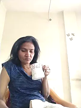 sunita6009 online show from April 17, 2026, 6:27 am