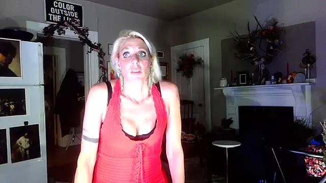 Snapshot of Glamazonx chatting on November 28, 2025, 12:22 am Glamazonx online show from November 28, 2025, 12:22 am