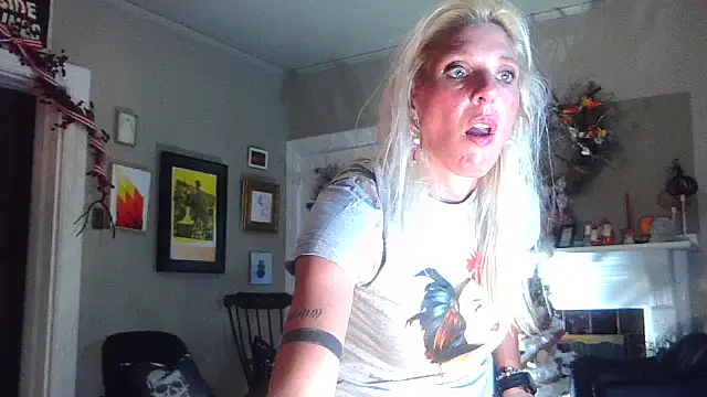 Snapshot of Glamazonx chatting on November 17, 2025, 12:03 am Glamazonx online show from November 17, 2025, 12:03 am