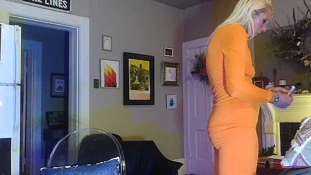 Snapshot of Glamazonx chatting on November 4, 2025, 2:04 am Glamazonx online show from November 4, 2025, 2:04 am