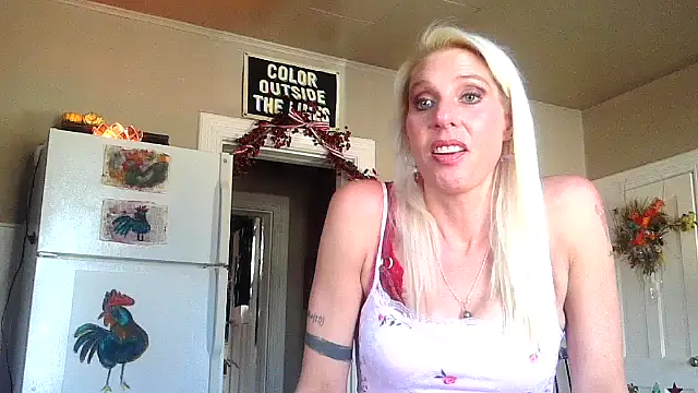 Snapshot of Glamazonx chatting on November 18, 2025, 8:12 pm Glamazonx online show from November 18, 2025, 8:12 pm