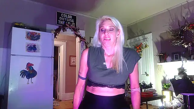 Snapshot of Glamazonx chatting on November 21, 2025, 3:05 am Glamazonx online show from November 21, 2025, 3:05 am