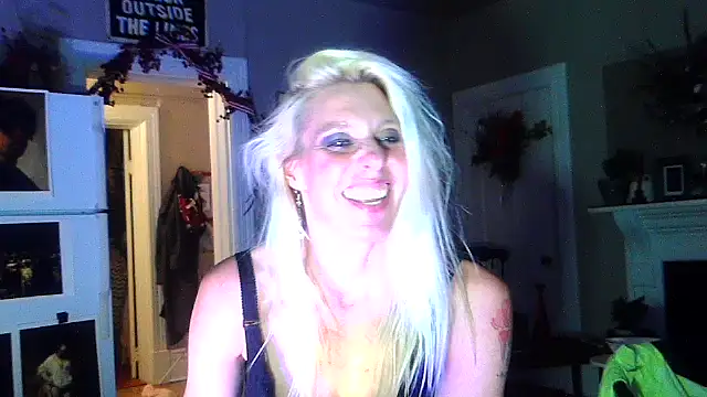 Snapshot of Glamazonx chatting on November 26, 2025, 2:33 am Glamazonx online show from November 26, 2025, 2:33 am