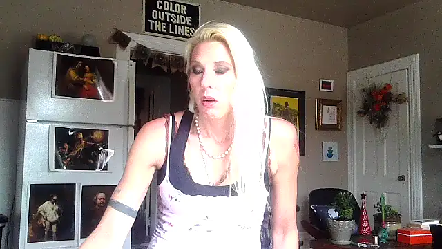 Snapshot of Glamazonx chatting on November 11, 2025, 8:03 pm Glamazonx online show from November 11, 2025, 8:03 pm