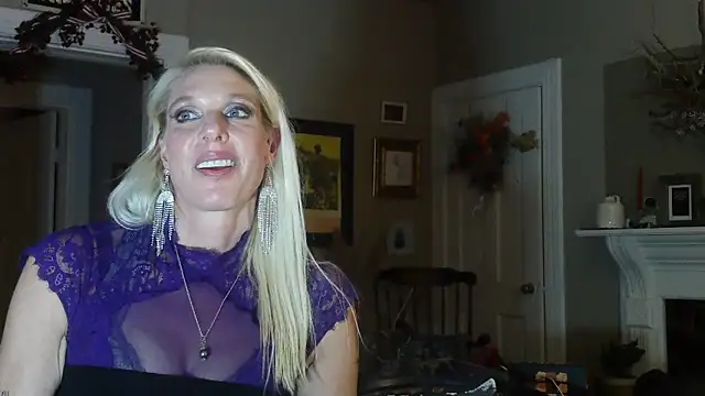 Snapshot of Glamazonx chatting on December 4, 2025, 1:48 am Glamazonx online show from December 4, 2025, 1:48 am