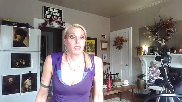 Snapshot of Glamazonx chatting on November 23, 2025, 6:29 pm Glamazonx online show from November 23, 2025, 6:29 pm