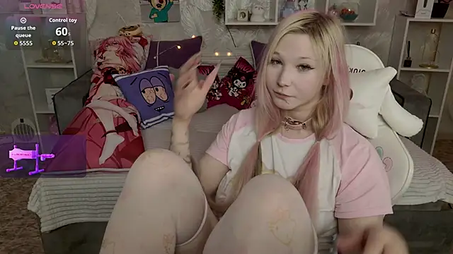 MeowkaKitty online show from April 21, 2026, 3:02 am