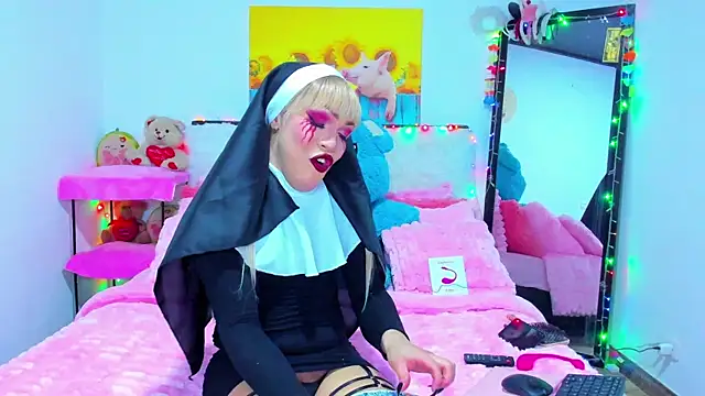 Snapshot of Candy_Candy__ chatting on October 31, 2025, 10:49 pm Candy Candy online show from October 31, 2025, 10:49 pm