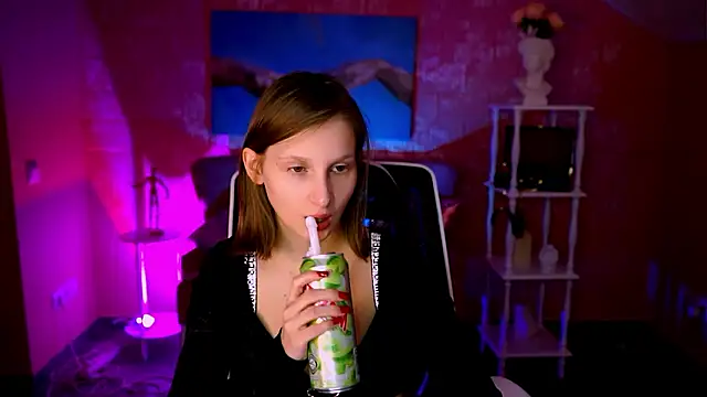 EllaHorton online show from March 17, 2026, 4:32 pm