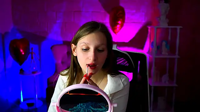 EllaHorton online show from March 3, 2025, 12:17 pm