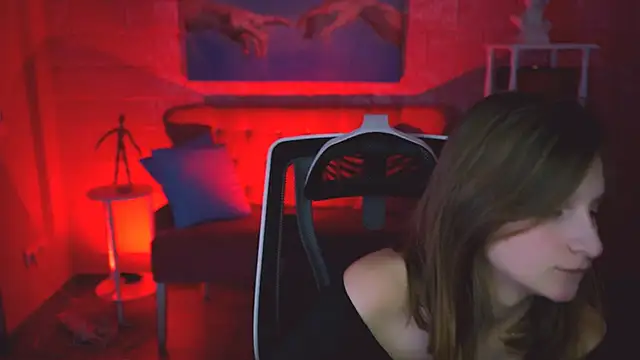 EllaHorton online show from November 18, 2025, 7:50 pm