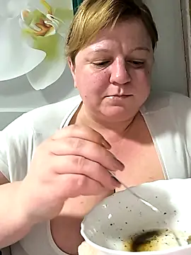 jusichka online show from November 22, 2025, 7:57 pm