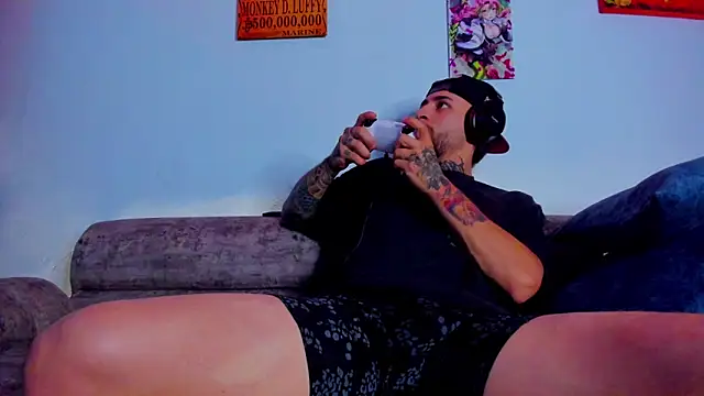 Snapshot of Drako_Lamar chatting on October 29, 2025, 2:10 am Drako Lamar online show from October 29, 2025, 2:10 am