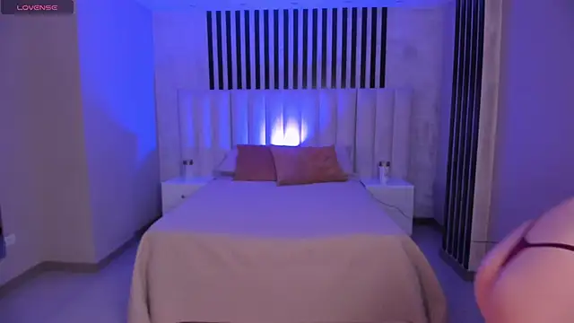 EloisaOlivero online show from October 19, 2025, 5:26 pm