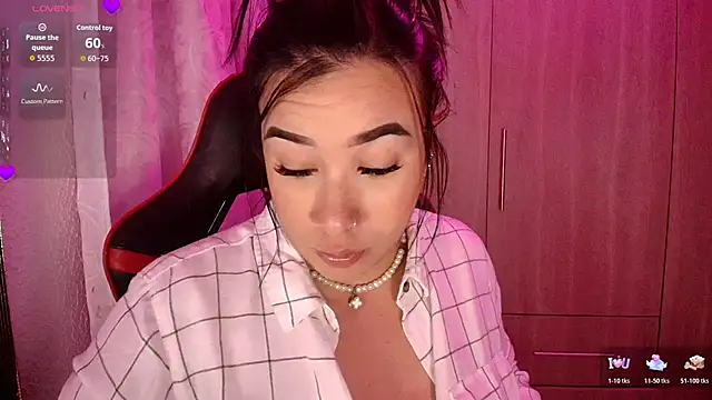 Snapshot of leahtemptation3 chatting on December 3, 2025, 12:04 pm leahtemptation3 online show from December 3, 2025, 12:04 pm