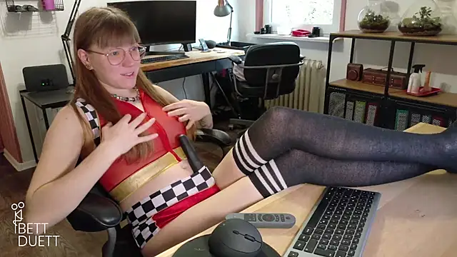 Snapshot of BettDuett chatting on October 26, 2025, 1:11 pm BettDuett online show from October 26, 2025, 1:11 pm