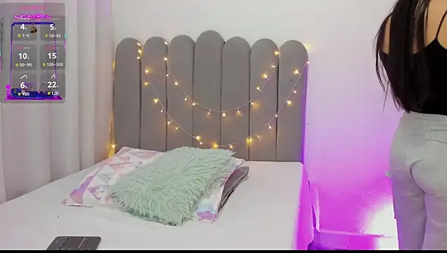 Snapshot of andrea_osorio_ chatting on October 22, 2025, 1:43 pm andrea osorio online show from October 22, 2025, 1:43 pm