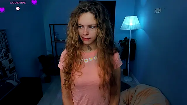 RayaNenlia online show from September 30, 2025, 5:13 am