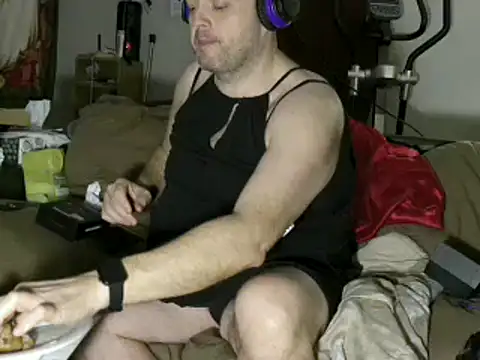 Snapshot of caressonnous chatting on December 30, 2024, 12:32 am caressonnous online show from December 30, 2024, 12:32 am