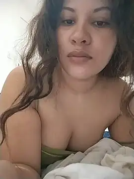 Snapshot of Yara0k chatting on October 29, 2025, 7:40 am Yara0k online show from October 29, 2025, 7:40 am