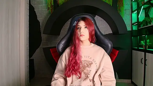 LindseyFerrer online show from December 10, 2024, 11:11 am