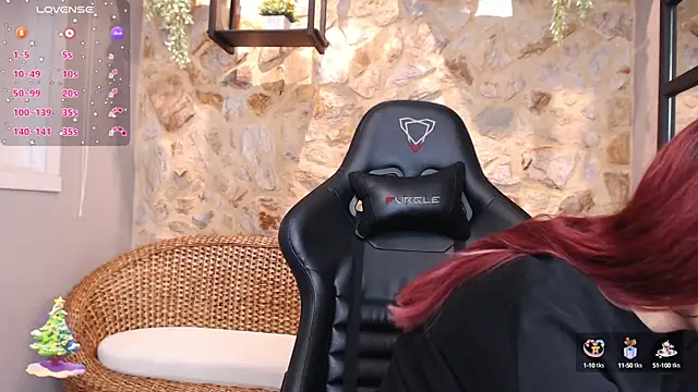 LindseyFerrer online show from December 22, 2024, 11:11 am