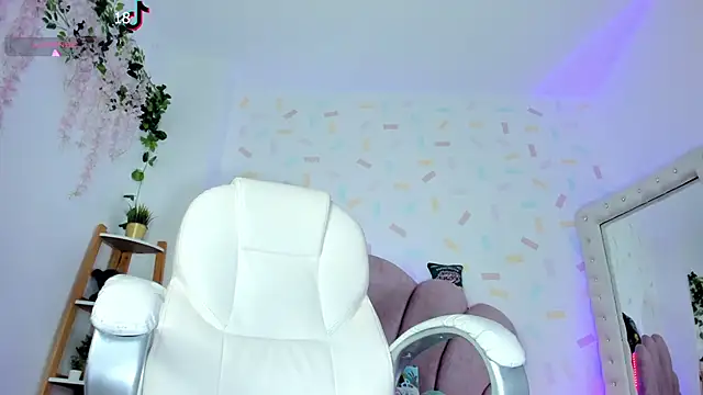 evelyn evans 1 online show from February 20, 2025, 2:35 pm