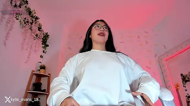 evelyn evans 1 online show from March 18, 2025, 2:51 am