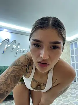 Snapshot of Arianavillada chatting on July 7, 2026, 7:23 am Arianavillada online show from July 7, 2026, 7:23 am