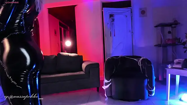 Snapshot of misschloe__ chatting on October 23, 2025, 11:47 pm misschloe online show from October 23, 2025, 11:47 pm