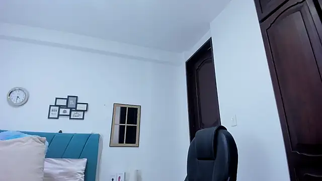 kamila lopez online show from November 11, 2025, 9:42 pm