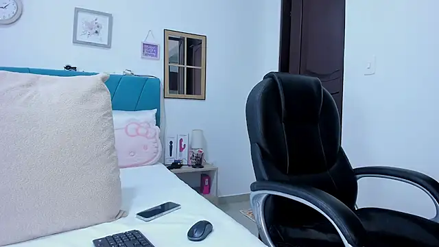 kamila lopez online show from April 4, 2026, 10:27 pm