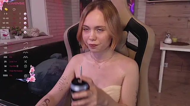 Snapshot of lucy_mirror chatting on September 17, 2025, 8:11 pm lucy mirror online show from September 17, 2025, 8:11 pm