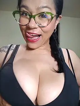 naughty doll horny online show from May 26, 2026, 10:24 am