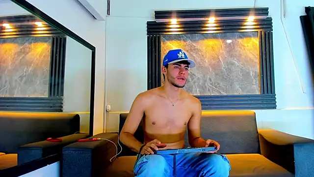 liam genner  online show from September 8, 2025, 8:08 pm