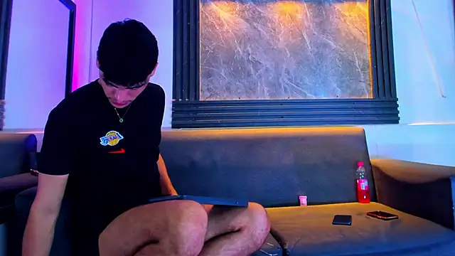 liam genner  online show from November 12, 2025, 8:23 pm