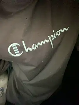 oguuxum online show from April 5, 2026, 8:37 pm