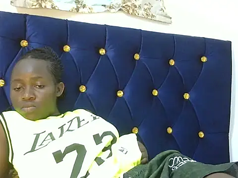 Seeexxxy-bree online show from November 1, 2025, 11:37 am