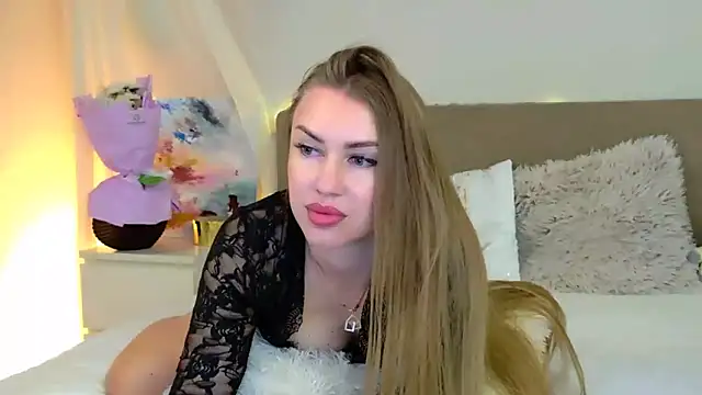 Snapshot of LuisaSin chatting on June 9, 2026, 6:47 am LuisaSin online show from June 9, 2026, 6:47 am