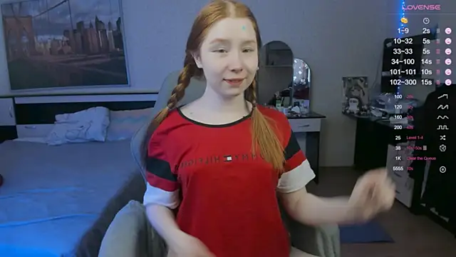 CallMeEffy1 online show from May 13, 2026, 4:25 pm