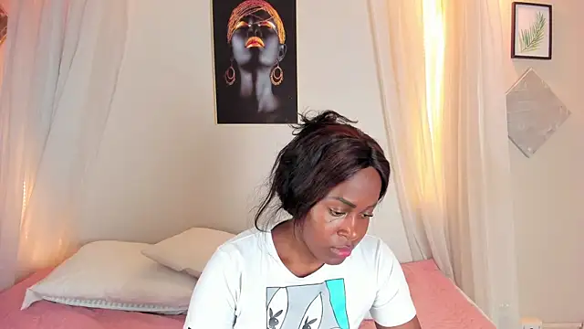 Snapshot of Kenia_Montez chatting on January 18, 2025, 5:20 am Kenia Montez online show from January 18, 2025, 5:20 am