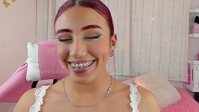 Snapshot of veronicaxx69 chatting on November 30, 2025, 4:13 am veronicaxx69 online show from November 30, 2025, 4:13 am