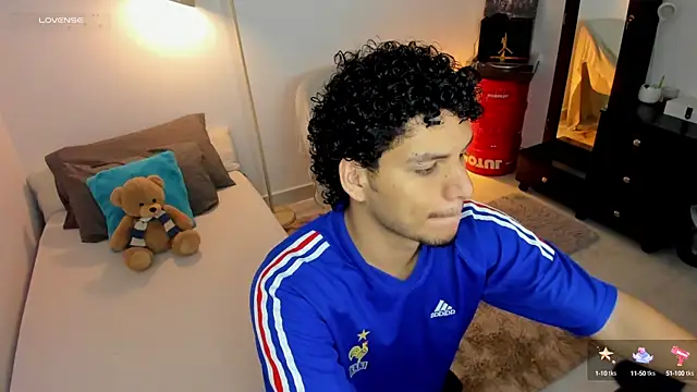 Curlblue online show from September 15, 2025, 4:02 am