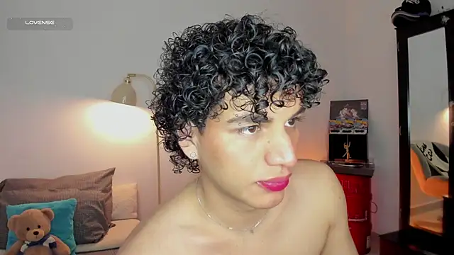 Curlblue online show from December 16, 2025, 1:32 am