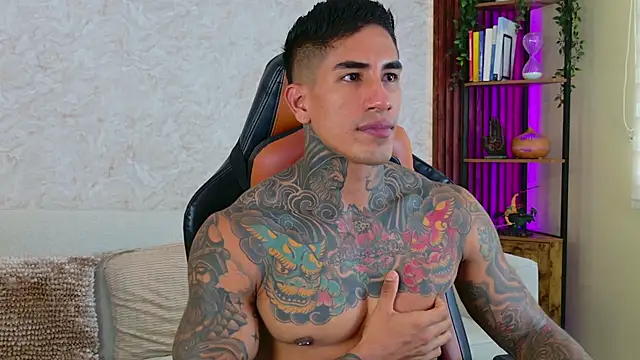 Snapshot of AdanReilly chatting on November 18, 2025, 2:31 pm AdanReilly online show from November 18, 2025, 2:31 pm