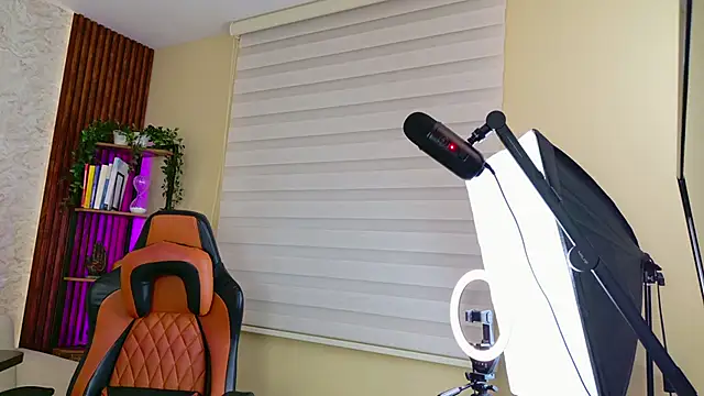 Snapshot of AdanReilly chatting on November 16, 2025, 3:55 am AdanReilly online show from November 16, 2025, 3:55 am