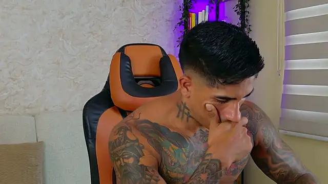 Snapshot of AdanReilly chatting on March 12, 2025, 9:13 pm AdanReilly online show from March 12, 2025, 9:13 pm