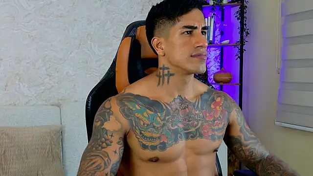 Snapshot of AdanReilly chatting on March 16, 2025, 12:01 am AdanReilly online show from March 16, 2025, 12:01 am